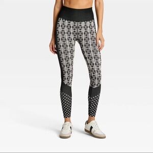 Women's Seamless High-Rise Printed Leggings - All In Motion Black/Cream XXL